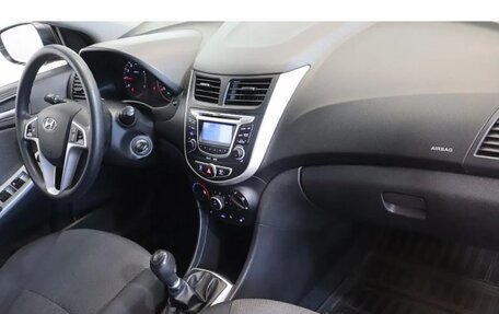 Hyundai Solaris II рестайлинг, 2012 год, 750 000 рублей, 5 фотография