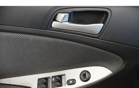 Hyundai Solaris II рестайлинг, 2012 год, 750 000 рублей, 13 фотография