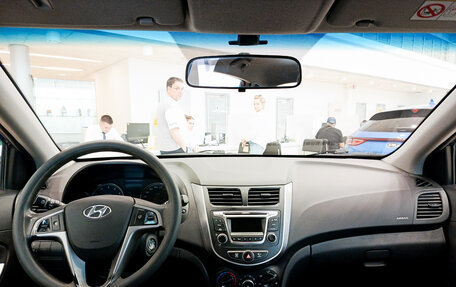 Hyundai Solaris II рестайлинг, 2015 год, 819 000 рублей, 14 фотография