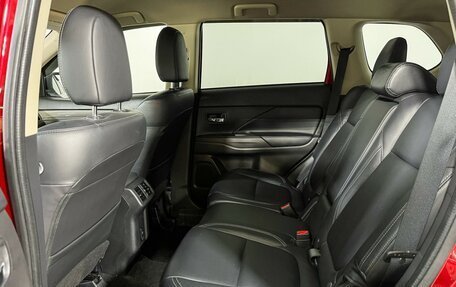 Mitsubishi Outlander III рестайлинг 3, 2019 год, 2 099 000 рублей, 10 фотография