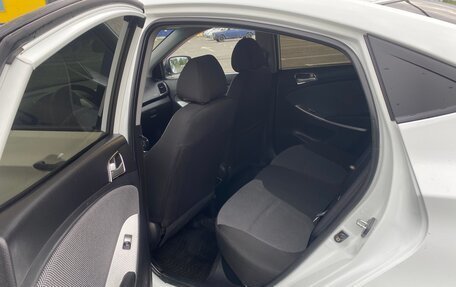 Hyundai Solaris II рестайлинг, 2013 год, 875 000 рублей, 6 фотография