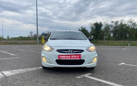 Hyundai Solaris II рестайлинг, 2013 год, 875 000 рублей, 5 фотография