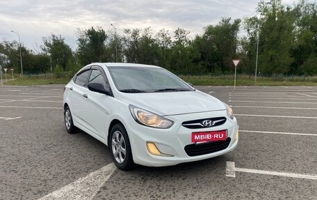 Hyundai Solaris II рестайлинг, 2013 год, 875 000 рублей, 2 фотография
