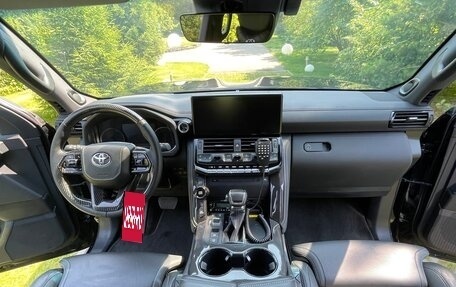 Toyota Land Cruiser, 2022 год, 10 500 000 рублей, 18 фотография