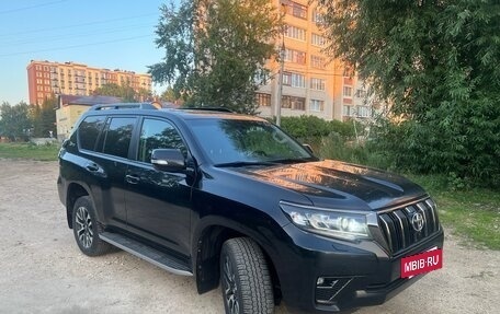 Toyota Land Cruiser Prado 150 рестайлинг 2, 2021 год, 6 099 000 рублей, 3 фотография