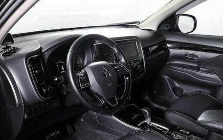 Mitsubishi Outlander III рестайлинг 3, 2018 год, 1 949 000 рублей, 15 фотография