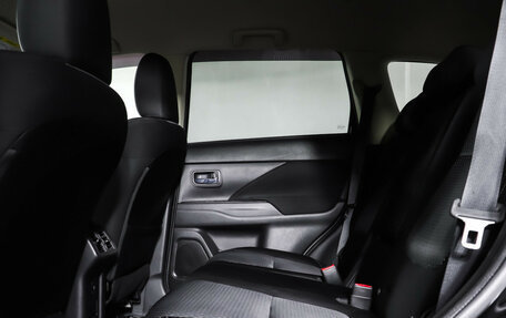 Mitsubishi Outlander III рестайлинг 3, 2018 год, 1 949 000 рублей, 12 фотография