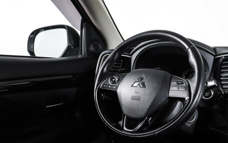 Mitsubishi Outlander III рестайлинг 3, 2018 год, 1 949 000 рублей, 17 фотография
