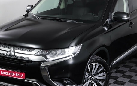 Mitsubishi Outlander III рестайлинг 3, 2018 год, 1 949 000 рублей, 24 фотография