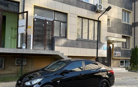 Hyundai Solaris II рестайлинг, 2013 год, 830 000 рублей, 2 фотография