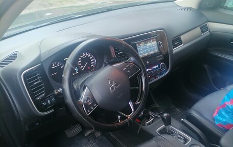 Mitsubishi Outlander III рестайлинг 3, 2015 год, 2 000 000 рублей, 4 фотография