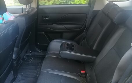 Mitsubishi Outlander III рестайлинг 3, 2015 год, 2 000 000 рублей, 2 фотография