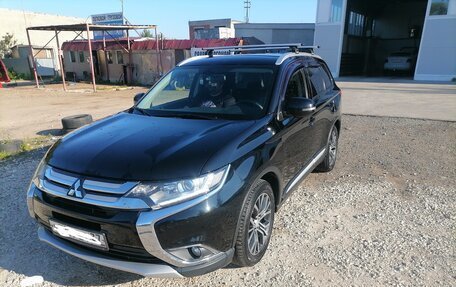 Mitsubishi Outlander III рестайлинг 3, 2015 год, 2 000 000 рублей, 10 фотография