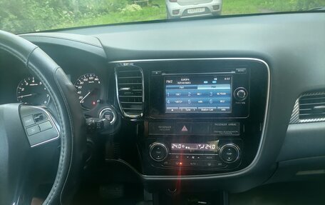 Mitsubishi Outlander III рестайлинг 3, 2015 год, 2 000 000 рублей, 15 фотография