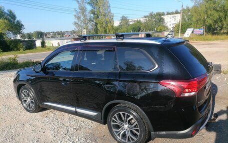 Mitsubishi Outlander III рестайлинг 3, 2015 год, 2 000 000 рублей, 14 фотография