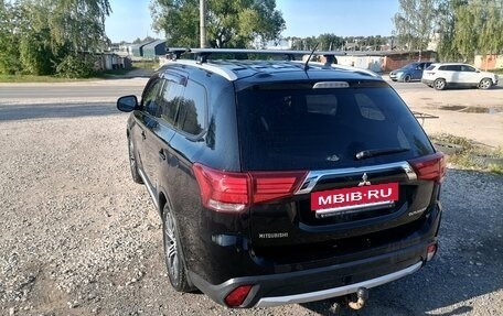 Mitsubishi Outlander III рестайлинг 3, 2015 год, 2 000 000 рублей, 8 фотография