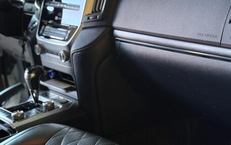 Toyota Land Cruiser 200, 2017 год, 8 000 000 рублей, 19 фотография