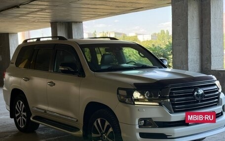 Toyota Land Cruiser 200, 2017 год, 8 000 000 рублей, 27 фотография