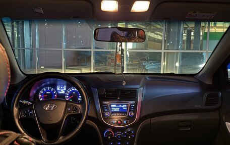 Hyundai Solaris II рестайлинг, 2015 год, 580 000 рублей, 4 фотография
