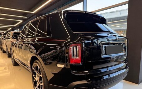 Rolls-Royce Cullinan, 2021 год, 40 000 000 рублей, 3 фотография