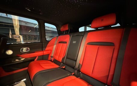 Rolls-Royce Cullinan, 2021 год, 40 000 000 рублей, 7 фотография