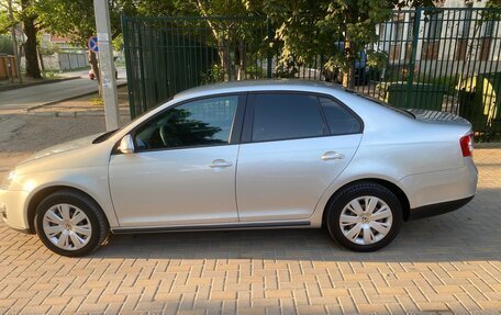 Volkswagen Jetta VI, 2010 год, 900 000 рублей, 4 фотография