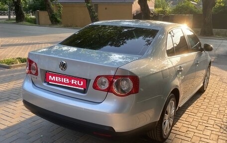 Volkswagen Jetta VI, 2010 год, 900 000 рублей, 2 фотография