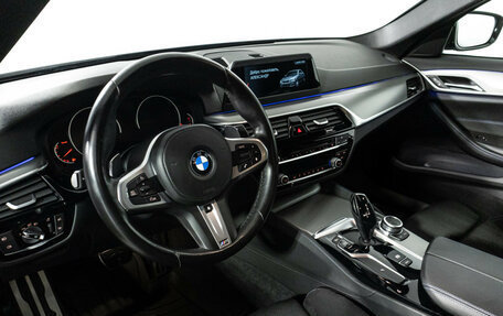 BMW 5 серия, 2018 год, 3 997 900 рублей, 11 фотография