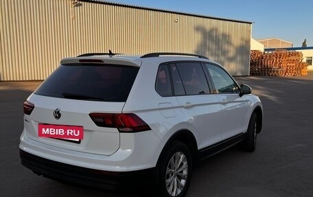 Volkswagen Tiguan II, 2017 год, 1 980 000 рублей, 2 фотография