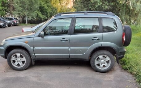 Chevrolet Niva I рестайлинг, 2010 год, 590 000 рублей, 3 фотография