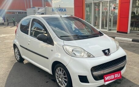 Peugeot 107 I рестайлинг, 2011 год, 358 000 рублей, 2 фотография