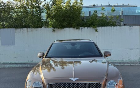Bentley Bentayga I, 2015 год, 10 500 000 рублей, 2 фотография