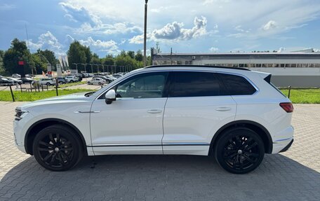 Volkswagen Touareg III, 2019 год, 4 950 000 рублей, 2 фотография