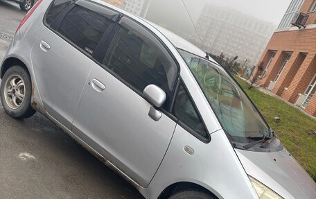Mitsubishi Colt VI рестайлинг, 2002 год, 240 000 рублей, 3 фотография
