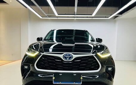 Toyota Highlander, 2022 год, 3 100 000 рублей, 3 фотография