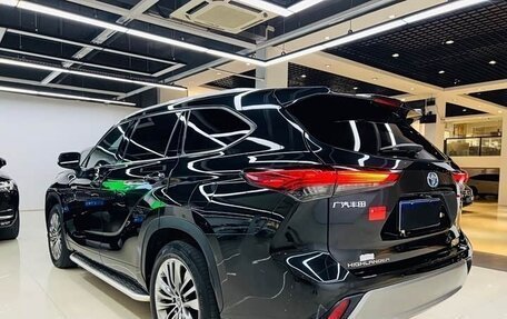 Toyota Highlander, 2022 год, 3 100 000 рублей, 4 фотография