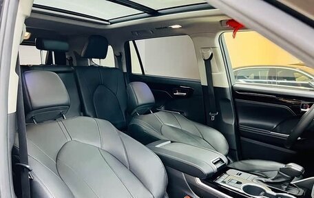 Toyota Highlander, 2022 год, 3 100 000 рублей, 11 фотография