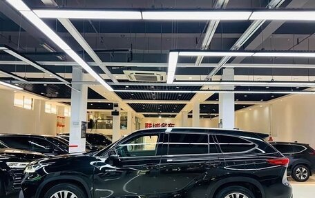 Toyota Highlander, 2022 год, 3 100 000 рублей, 13 фотография