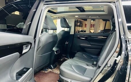 Toyota Highlander, 2022 год, 3 100 000 рублей, 9 фотография