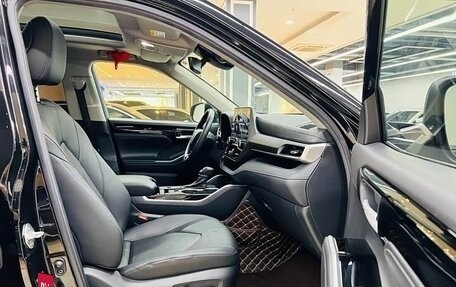 Toyota Highlander, 2022 год, 3 100 000 рублей, 17 фотография