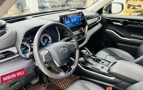Toyota Highlander, 2022 год, 3 100 000 рублей, 15 фотография