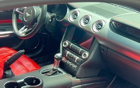 Ford Mustang VI рестайлинг, 2021 год, 2 500 000 рублей, 13 фотография