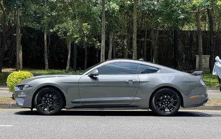 Ford Mustang VI рестайлинг, 2021 год, 2 500 000 рублей, 8 фотография