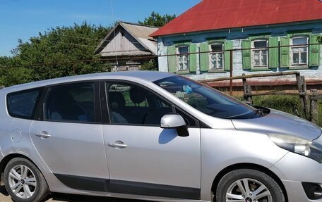 Renault Scenic III, 2010 год, 800 000 рублей, 2 фотография