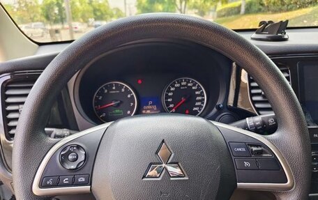 Mitsubishi Outlander III рестайлинг 3, 2021 год, 1 587 000 рублей, 11 фотография
