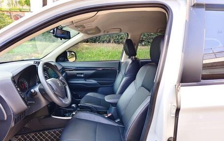 Mitsubishi Outlander III рестайлинг 3, 2021 год, 1 587 000 рублей, 15 фотография
