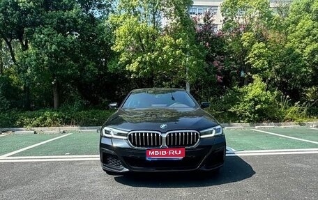 BMW 5 серия, 2021 год, 3 350 000 рублей, 2 фотография