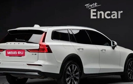Volvo V60 Cross Country II, 2022 год, 3 850 999 рублей, 4 фотография