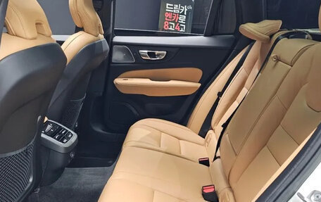 Volvo V60 Cross Country II, 2022 год, 3 850 999 рублей, 13 фотография