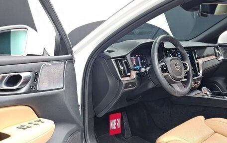 Volvo V60 Cross Country II, 2022 год, 3 850 999 рублей, 14 фотография